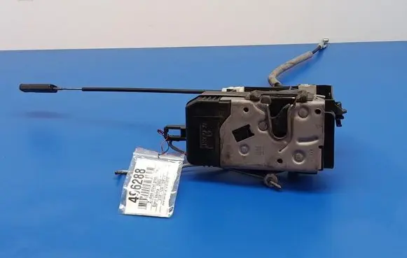Opel Vectra C Front door lock 13210767QN