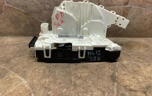 Mercedes-Benz SLK R172 Front door lock A0997200635