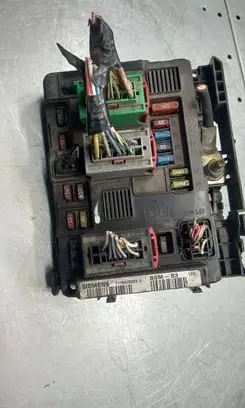 Peugeot Partner Central body control module 9643498880-00