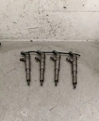 BMW 1 E81 E87 Fuel injectors set 0445110209 7794435