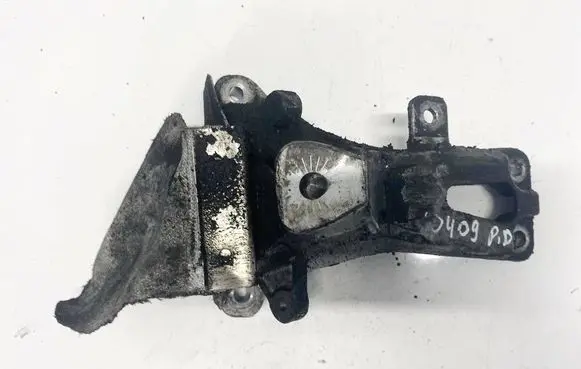 Engine mounting bracket