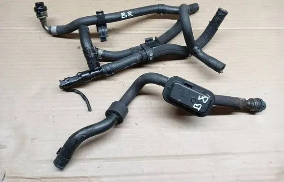 Volkswagen PASSAT B8 Fuel line pipe 5Q0130307L