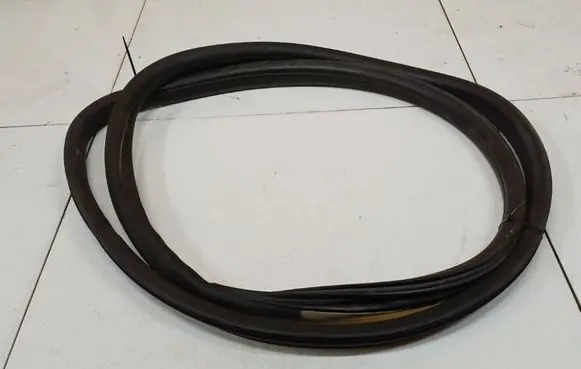 Peugeot 207 Rubber seal front coupe door 