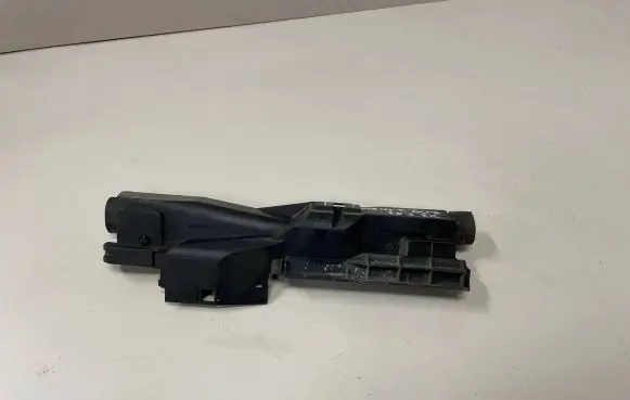 BMW X3 E83 Radiator mount bracket 7530252