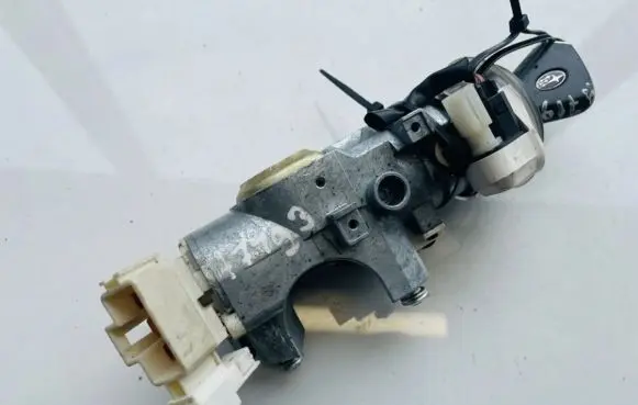 Subaru Legacy Ignition lock 88215ag000 x1t25971