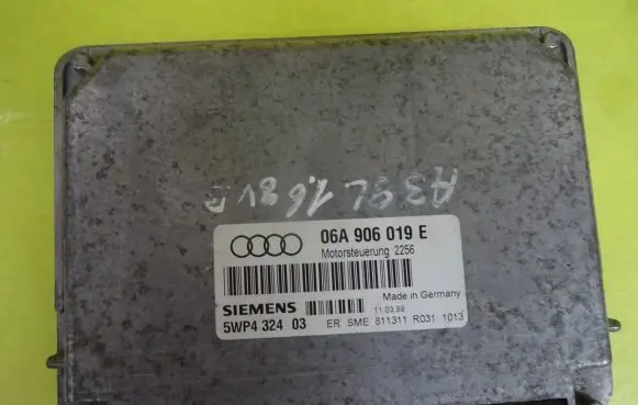Audi A3 S3 8L Engine control unit/module 06A906019E 5WP432403
