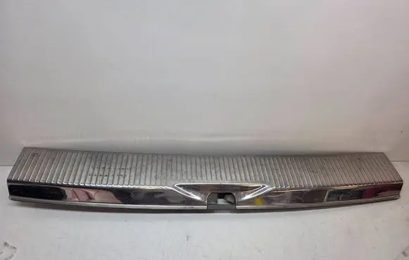 Volkswagen Multivan T5 Rear sill (body part) 7H5864585A