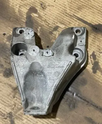 BMW M4 F82 F83 Engine mounting bracket 6789093 13807410