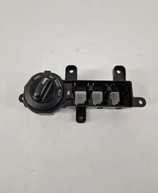 Nissan Navara D23 Differential lock switch 682UU4KJ0A