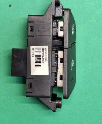 Hyundai i40 Seat heating switch 937303z860