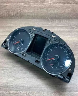 Volkswagen PASSAT B7 Speedometer (instrument cluster) 3AA920970A