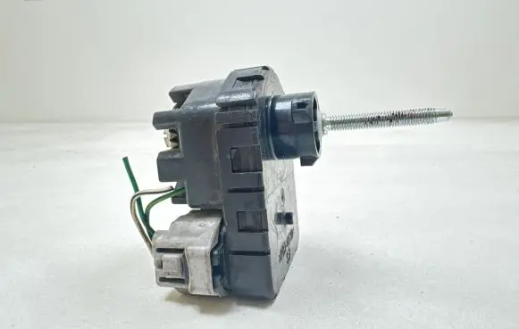 Headlight level adjustment motor