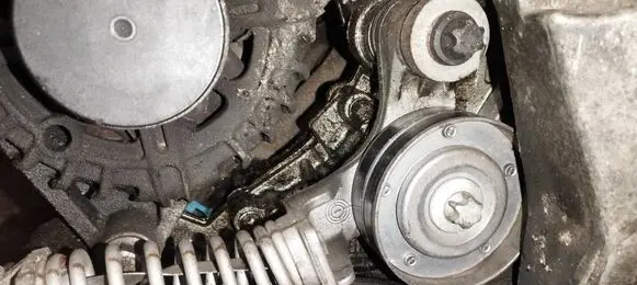 Opel Astra J Generator/alternator belt tensioner 