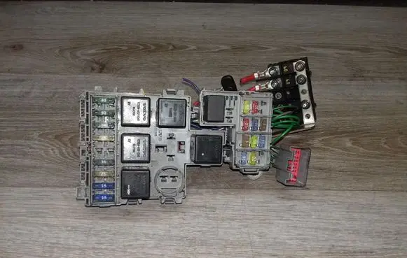 Volvo V70 Fuse module 8690698