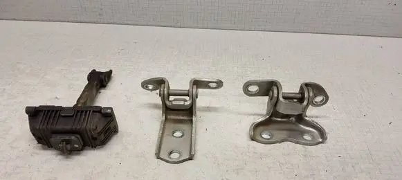 Toyota Avensis T250 Rear door hinge set 