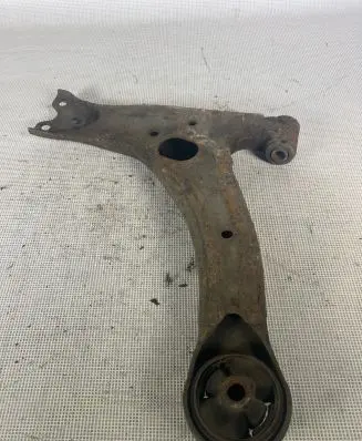 Toyota Prius (XW20) Front lower control arm/wishbone