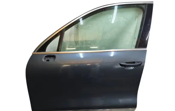 Volkswagen Touareg II Front door 7P0831311B