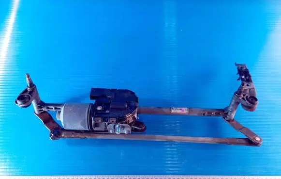 Volkswagen Jetta V Front wiper linkage and motor 1K1955119C 058 0390241937