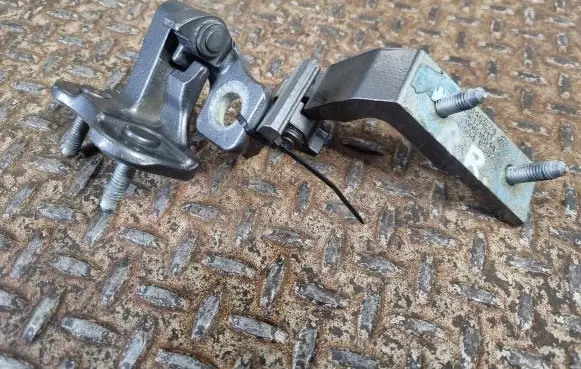 Rear door hinge set