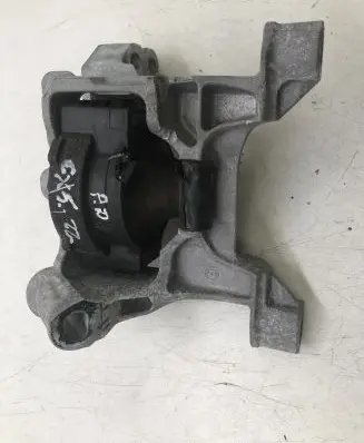 Mazda CX-5 II Engine mount bracket