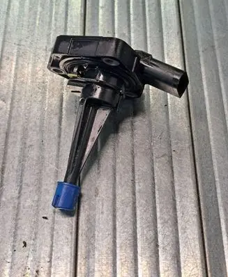 Skoda Fabia Mk3 (NJ) Oil level sensor 04E907660 6PR01041808