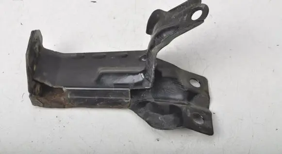 Radiator mount bracket