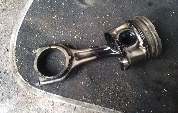 Ford Fiesta Piston with connecting rod P141