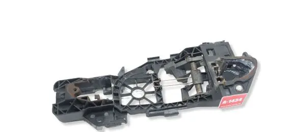 Volkswagen PASSAT B7 Front door exterior handle/bracket 3C0837885H