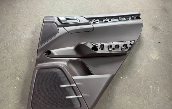 Porsche Cayenne (92A) Coupe rear side trim panel 