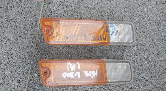 Mitsubishi L200 Front indicator light 