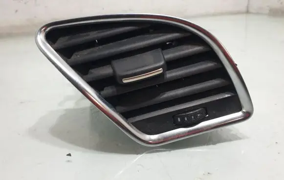 Audi A5 8T 8F Dashboard side air vent grill/cover trim 8T1820902B