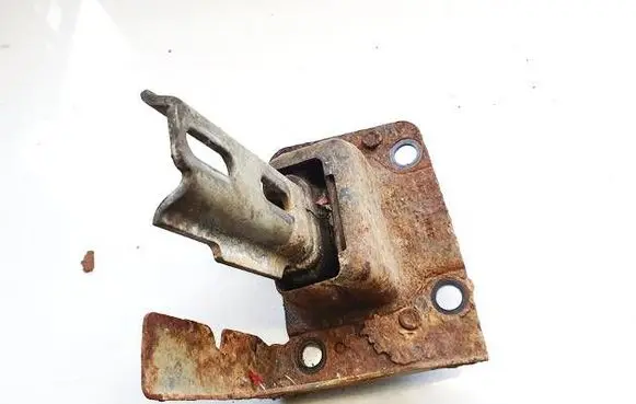 Citroen C2 Engine mount bracket 9641049580