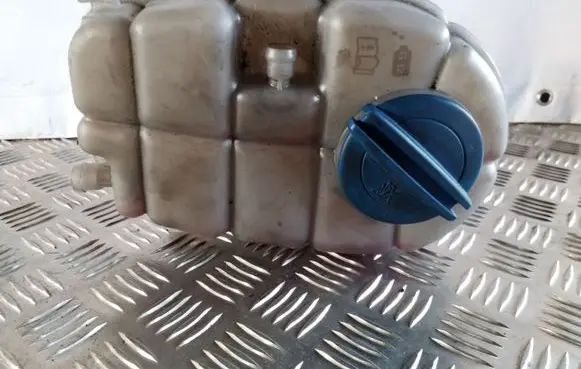Audi A6 C7 Coolant expansion tank/reservoir 4G0121403D