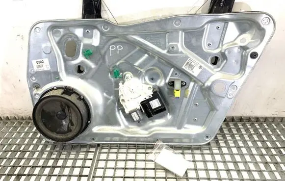 Volkswagen Tiguan Front door window regulator with motor 1K0959792J