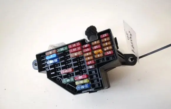 Volkswagen PASSAT B6 Fuse box set