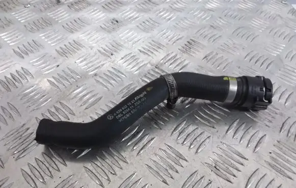 Mercedes-Benz Vito Viano W639 Engine coolant pipe/hose A6398321523