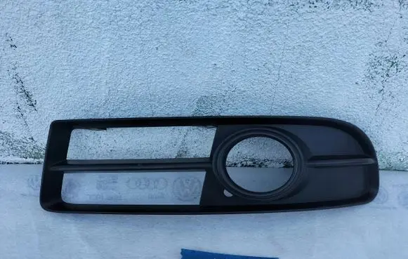 Audi A4 S4 B7 8E 8H Front fog light trim/grill 8E0807681F