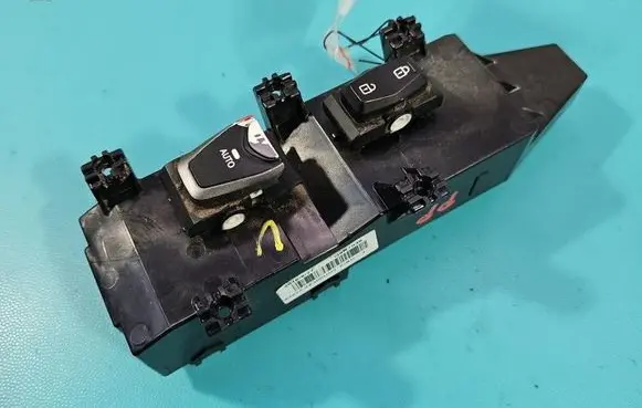 Hyundai Santa Fe Electric window control switch 935754Z300 IMPRK1564482