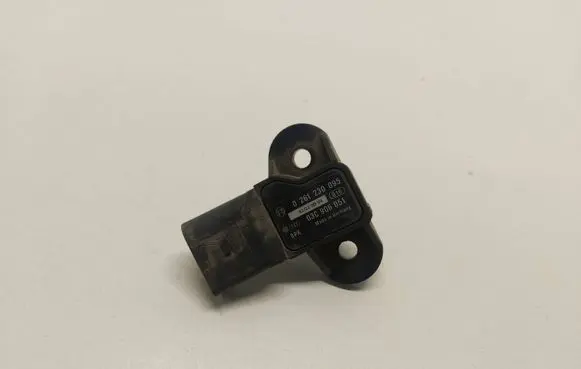 Volkswagen Golf V Air pressure sensor 03C906051 42033DV4 0261230095