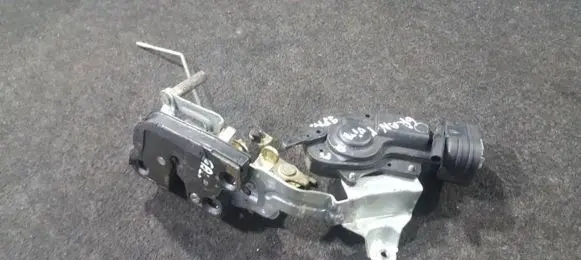 Suzuki Grand Vitara I Rear door lock