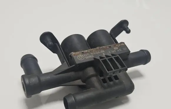 BMW 5 F10 F11 Coolant heater control valve 9119164 100903