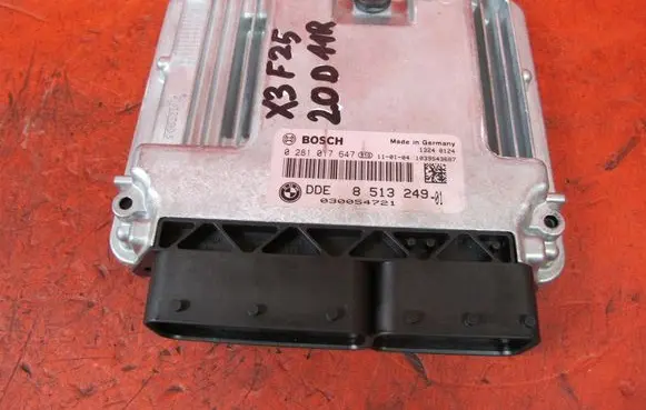 BMW 1 F20 F21 Engine control unit/module 8513249