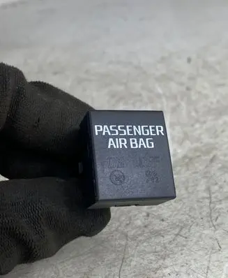 Passenger airbag on/off switch