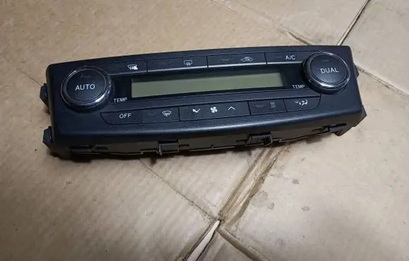Toyota Avensis T270 Climate control unit T1000767L T1001512D