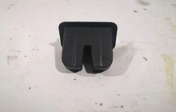 Audi A5 Sportback 8TA Tailgate/boot lid lock trim 8T8827520