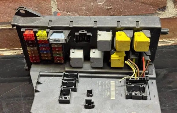 Mercedes-Benz Sprinter W906 Fuse module A9069003502 A9069024301