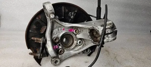 Volkswagen PASSAT B6 Front wheel hub spindle knuckle RAU02 DLWRPSP