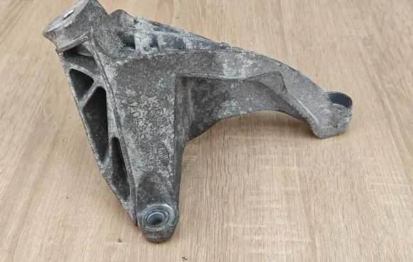 Audi A6 S6 C7 4G Engine mounting bracket 4G0199307Q