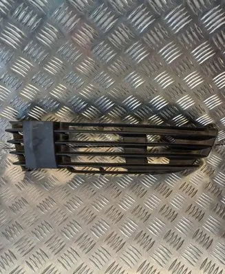 Volkswagen PASSAT B5.5 Front bumper lower grill 3B0853665H