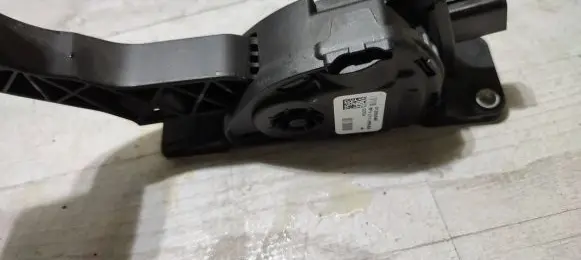 Volvo V40 Accelerator throttle pedal 31280595 6PV01036822